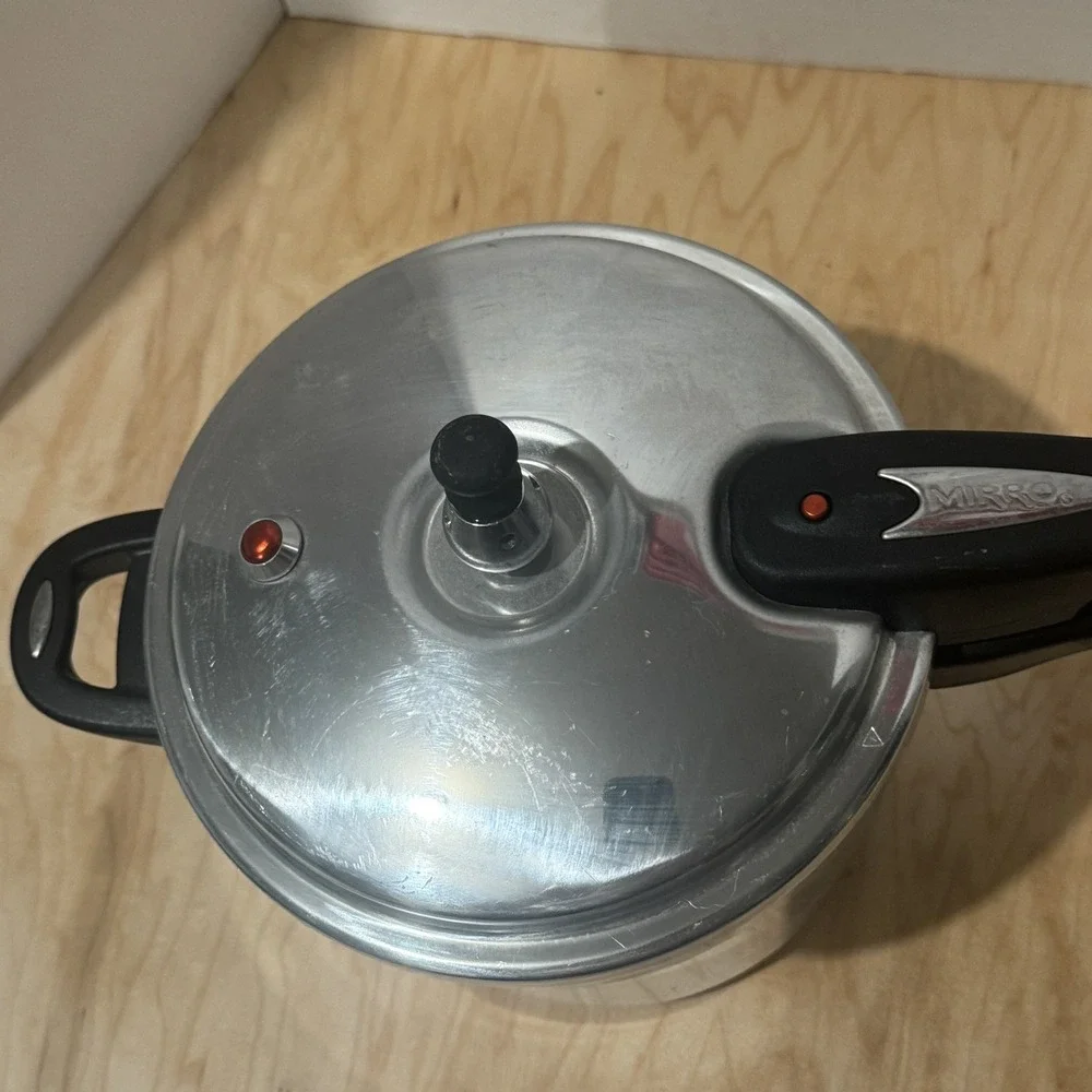 Mirro-Matic Pressure Cooker 92140 4 QT Silver Aluminum Never Used